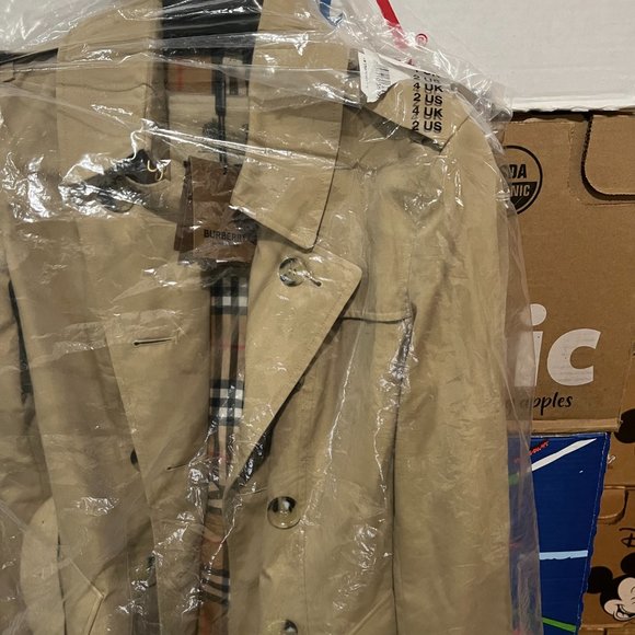 Burberry Trench Coat NWT - Picture 7 of 7
